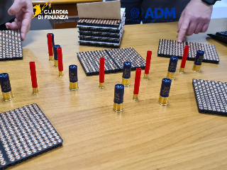 Ancona - Milioni di detonatori e oltre 300mila munizioni sequestrate al porto